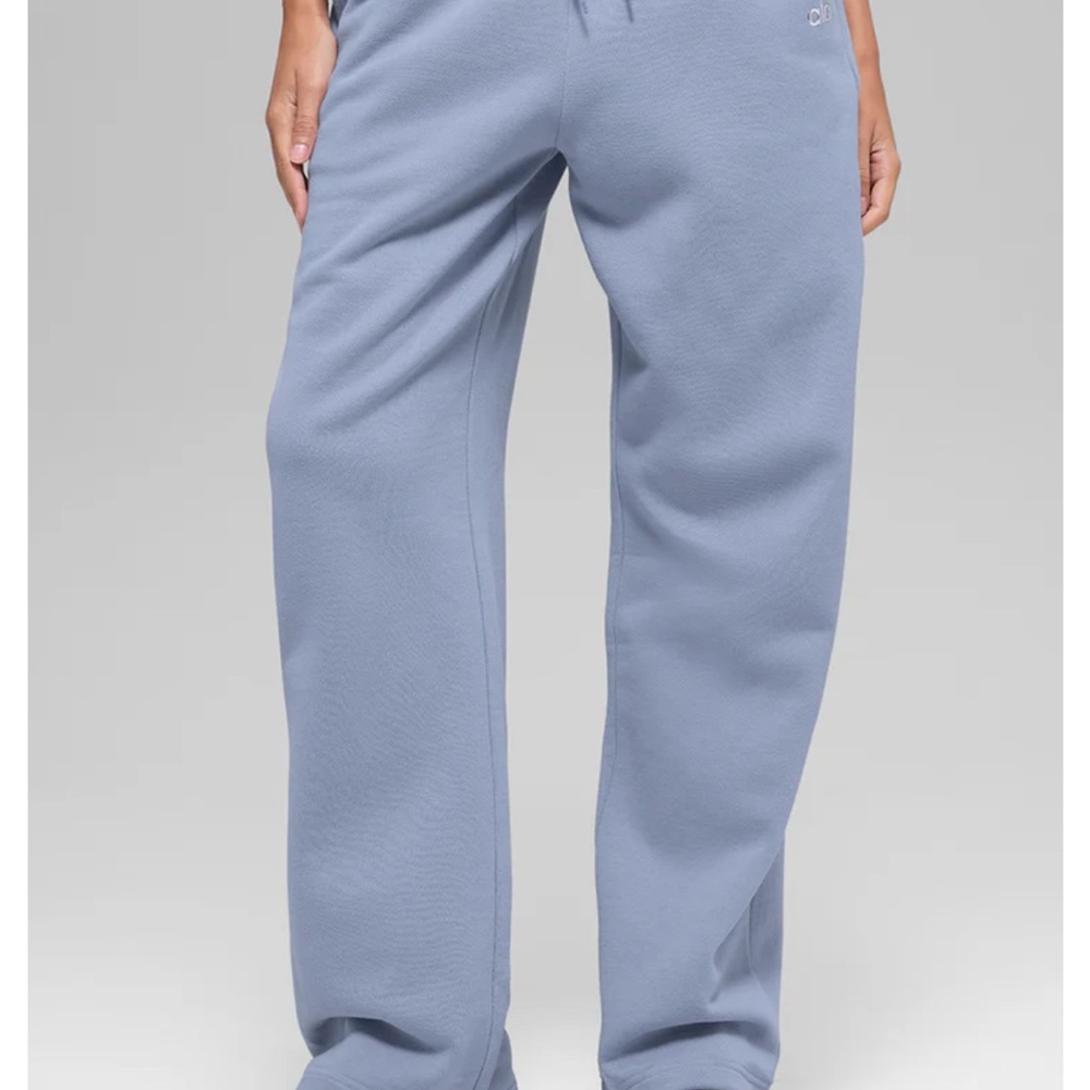 ALO Yoga Women's accolade straight leg sweatpants